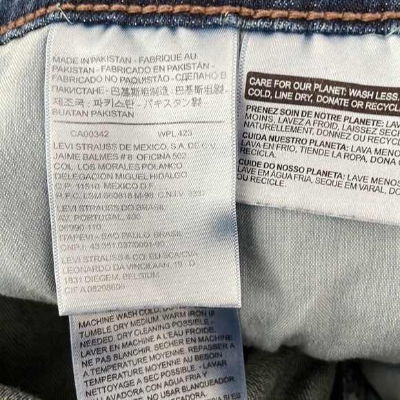 Levi’s High Waisted Shorts - Picture 7 of 8